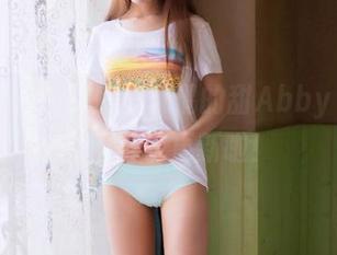 果团网 – 在厨房里玩偶的甜Abby｜最新套图终于更新啦！