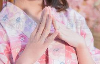 桜桃喵带来的约尔写真，图包里有种不明的吸引力。