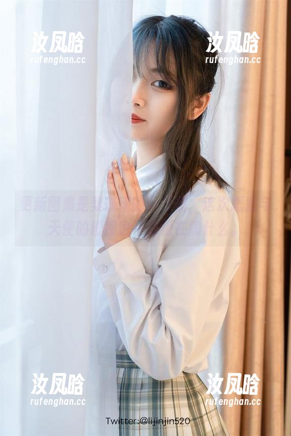 更新图集是梨瑾瑾的小习惯，这次恶魔与天使的碰撞也不知道在搞什么。