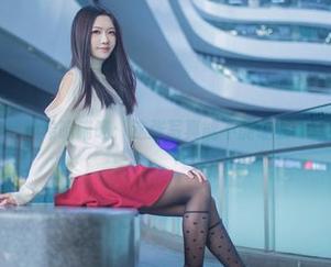 白衬衫与源纱希喵喵喵：这张写真能不能让我更想签到啊？