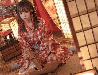 爆机少女喵小吉：照片里的办公室，COS也能风趣横生