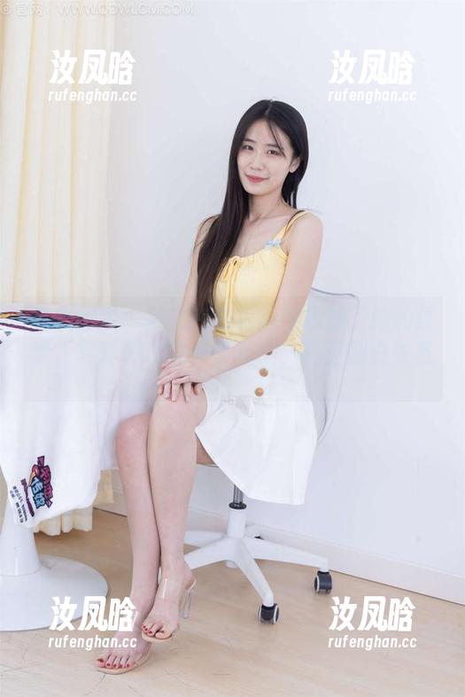 物恋传媒 - 菜菜在白衬衫中找到了她的哲学，写真和资源一并奉上，反正都没关系。