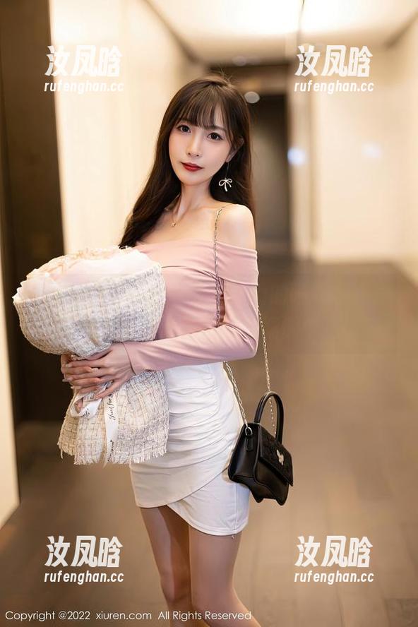 秀人网 - Egg-尤妮丝Egg的睡衣写真，更像是一场未完待续的慵懒午后…