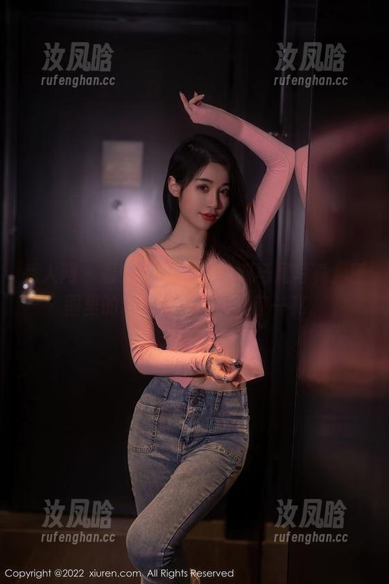 秀人网 - 看安然anran的双马尾写真，原图里的精彩细节让人眼前一亮。