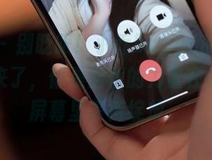 秀人网 – 别眨眼！小乔babyb的最新女王套图来了，像是潜伏的力量在你的手机屏幕里等待绽放。