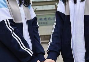 秀人网 – 这组私拍里，曦宝儿的水手服透着淡淡的海风…哦，不不，没见过真正的海…只是在想像中。