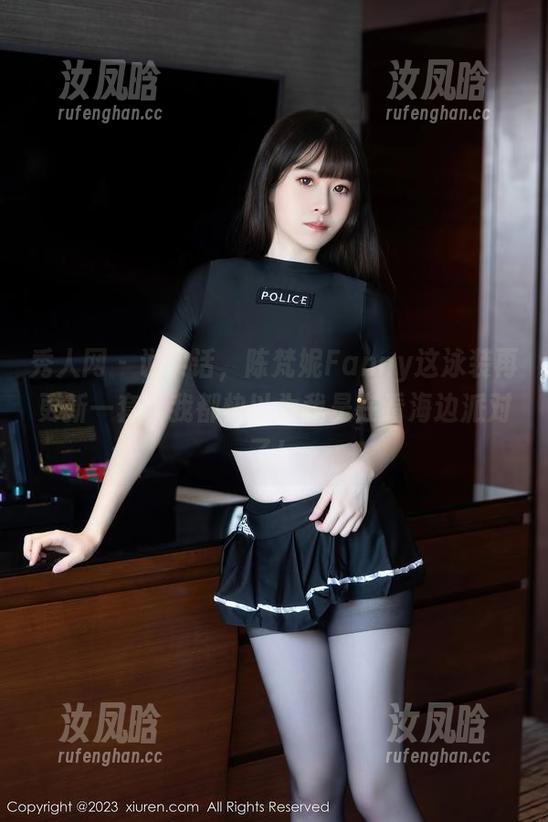 秀人网 - 说实话，陈梵妮Fanny这泳装再更新一套，我都快以为我是在看海边派对了！