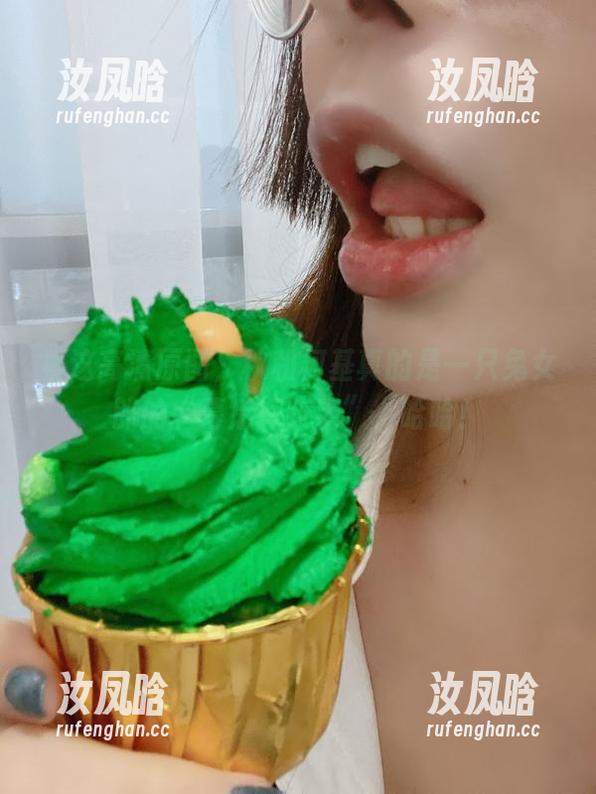 看这高清原图，秋和柯基真的是一只兔女郎的“幕后摔跤手”，哈哈！