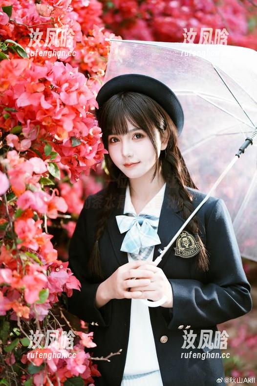 秋山AkI作品：一位女仆，让我不禁想象她的茶水是多么香浓。