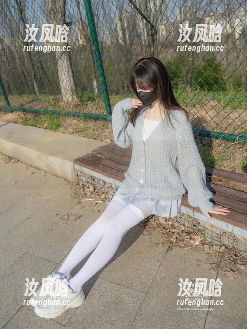 紧急企划 - 在图库中戳中你的审美，见希w的白丝牛仔裤，来尝鲜吧！