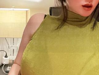 微密圈 – 紫色哒豚豚的直播视频精选下载，图包里的宝藏少女我能不能看到啊？