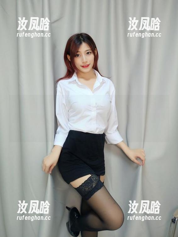 微密圈 - 羊小雪juvia的舰长图包，网盘里的兔女郎正静静等待下载！竟然那么可爱…