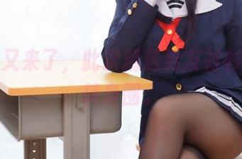 胡桃喵又来了，此次精选男友衬衫，风骚转身圈。