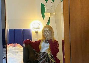 美图警告！芋圆侑子和她的PA15自拍，画面干净得连小鸟都想搭讪！