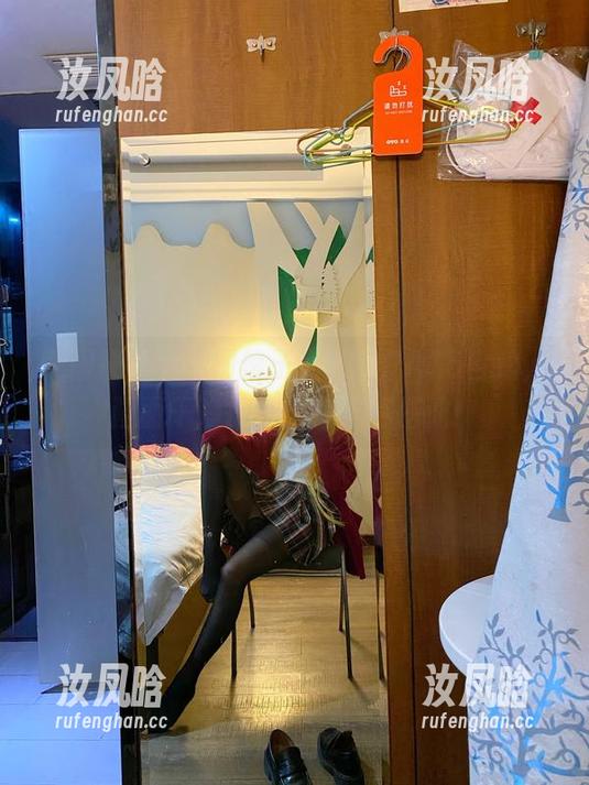 美图警告！芋圆侑子和她的PA15自拍，画面干净得连小鸟都想搭讪！