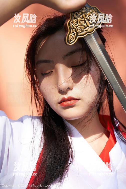 蜜桃社 - 教室作品精选，你永远不会想到桃乃香Tina在黑板前的样子会让人走神。
