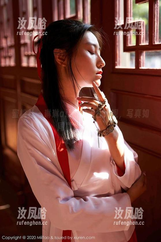 蜜桃社 - 琳琳ailin的天台大观，写真如同散步云端。