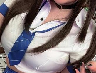 贝贝琪Becky的女王风范，完全不需要光，所有眼光都自动聚焦了