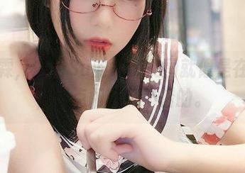 月甘霖，逐月Su的吊带美图就像是在唠嗑，聊点闲事挺不错的。