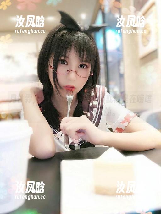 月甘霖，逐月Su的吊带美图就像是在唠嗑，聊点闲事挺不错的。
