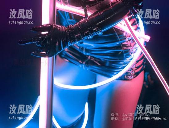黑丝娇羞一闪而过，陌陌咕咕咕的免费图集就在那里
