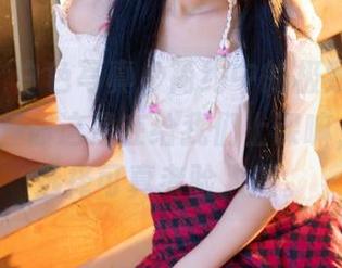 青豆客 – 白色写真，简约中的极致。Kiren_程程程你这是在给我们上课嘛，图包的选择可真考验人啊。