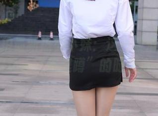 魔镜街拍最新热裤小妹：这一波滑板姿势，正好让人“家里蹲”的时候心一亮。