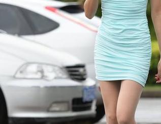 深夜买醉，魔镜街拍把腿与高清资源结合！就问你，这波不亏吧？
