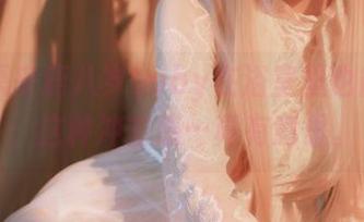 哦，原来鹿八岁baby在浴室里也能cos，这种冲击感…真有意思。
